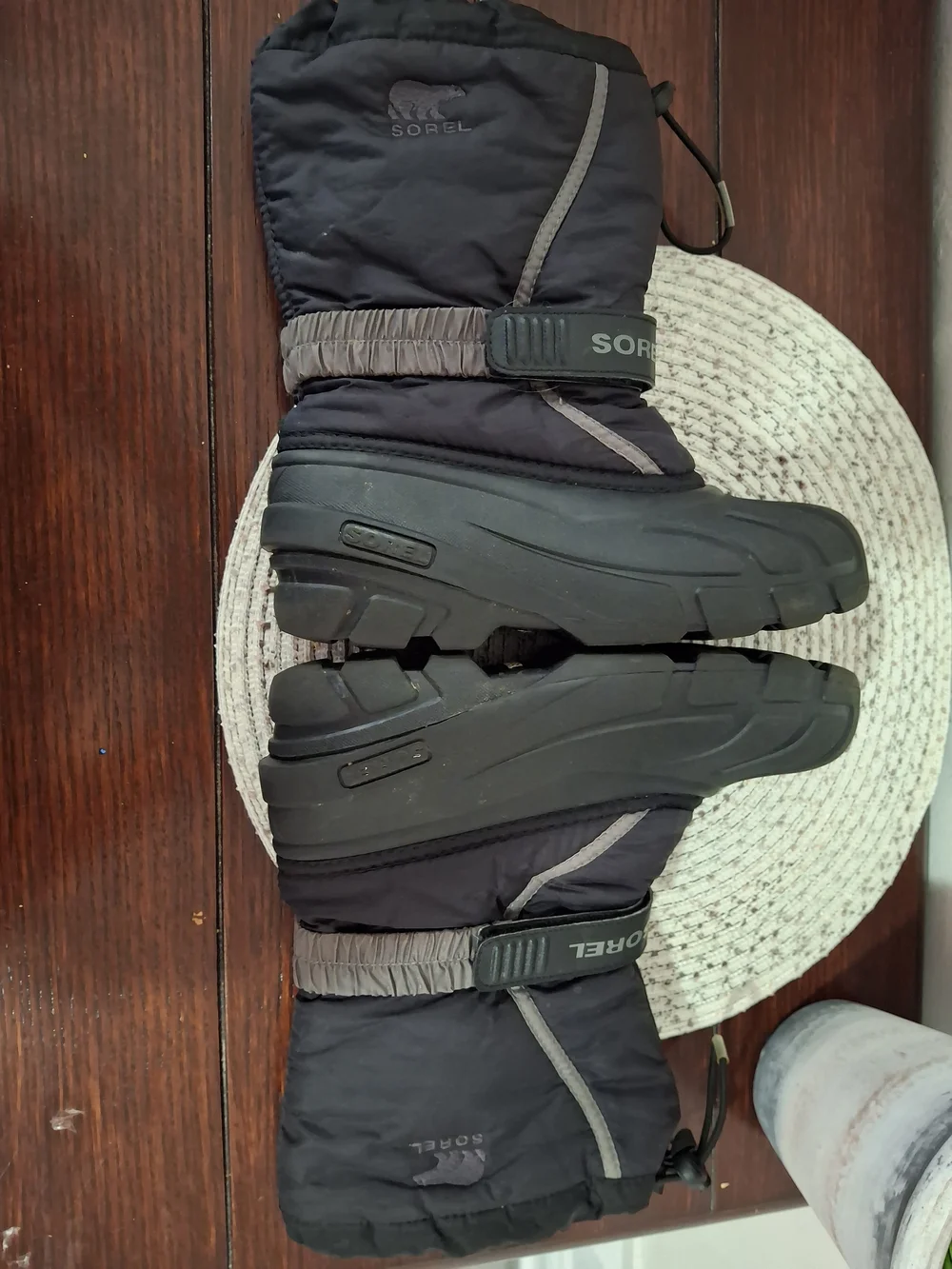 Sorel Black Insulated Snow Boots with Drawstring Top Size 4.